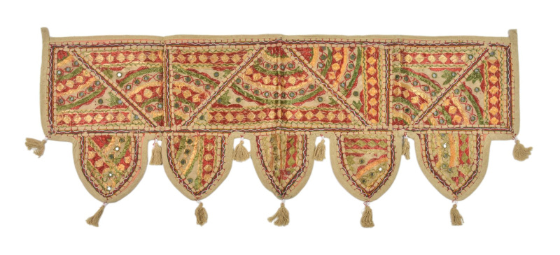 Sanu Babu Závěs nad dveře, řetězová výšivka, sklíčka, bambulky, 103x36cm (ZB)