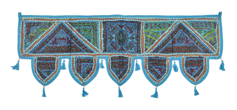 Sanu Babu Závěs nad dveře, řetězová výšivka, sklíčka, bambulky, 103x36cm (ZP)