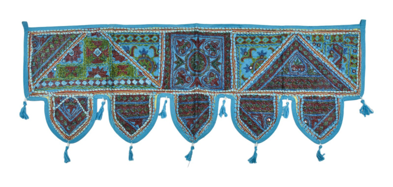 Sanu Babu Závěs nad dveře, řetězová výšivka, sklíčka, bambulky, 103x36cm (ZS)