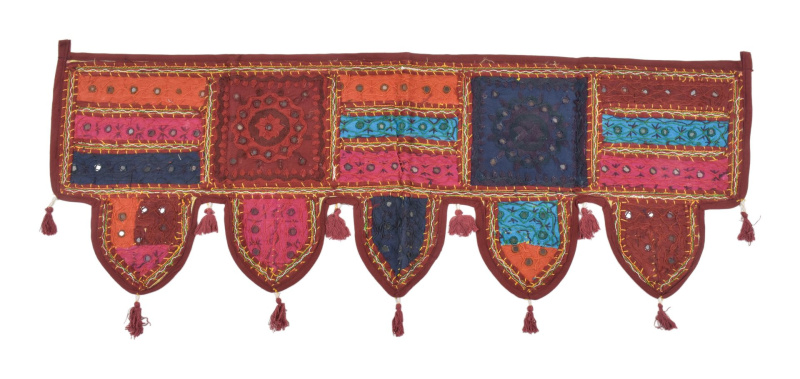 Sanu Babu Závěs nad dveře patchwork, výšivka, sklíčka, bambulky, 103x36cm (8B)