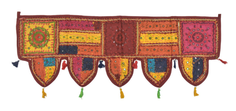 Sanu Babu Závěs nad dveře patchwork, výšivka, sklíčka, bambulky, 103x36cm (8E)