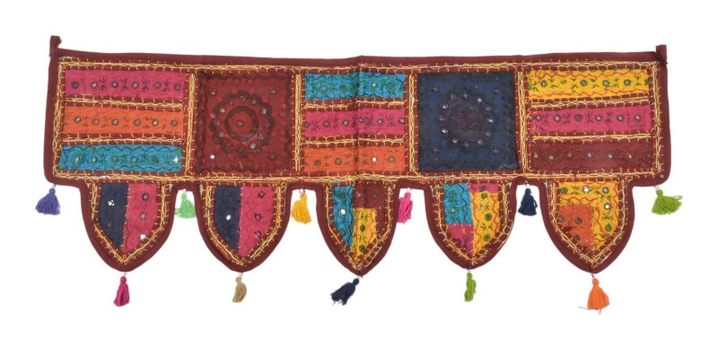 Sanu Babu Závěs nad dveře patchwork, výšivka, sklíčka, bambulky, 103x36cm (8F)