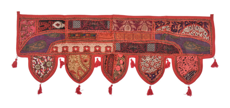 Sanu Babu Závěs nad dveře, ručně vyšívaný, bambulky, 103x36cm (AA)