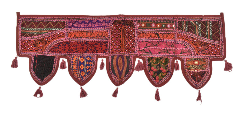 Sanu Babu Závěs nad dveře, ručně vyšívaný, bambulky, 103x36cm (AC)