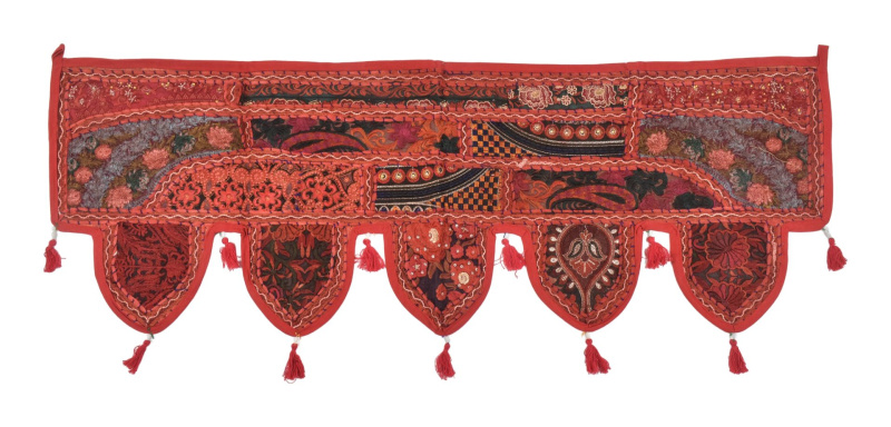 Sanu Babu Závěs nad dveře, ručně vyšívaný, bambulky, 103x36cm (AG)