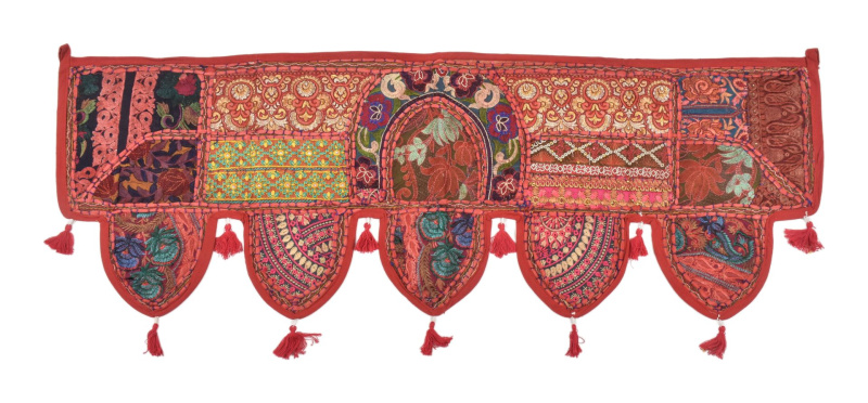 Sanu Babu Závěs nad dveře, ručně vyšívaný, bambulky, 103x36cm (AK)