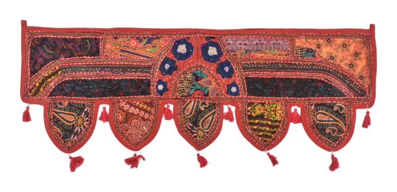 Sanu Babu Závěs nad dveře, ručně vyšívaný, bambulky, 103x36cm (AM)
