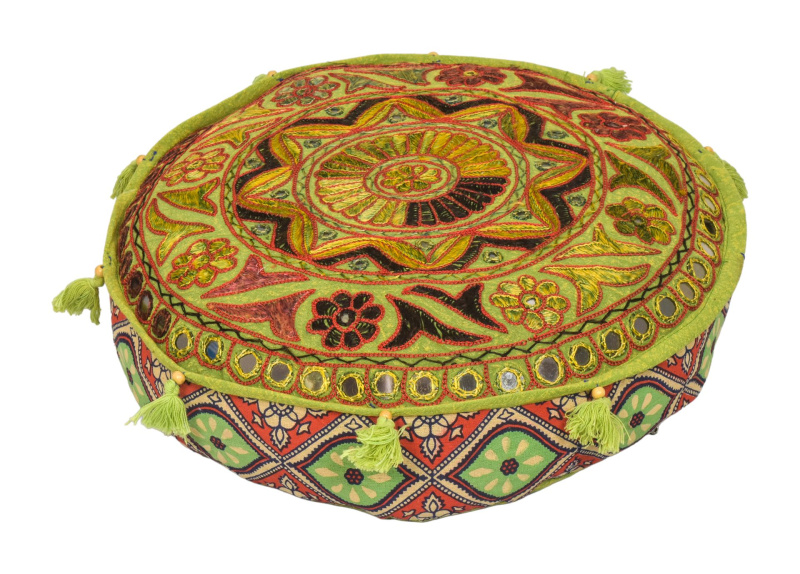 Sanu Babu Meditační polštář, ručně vyšívaný Gujarat Design, kulatý, 40x12cm (BG)