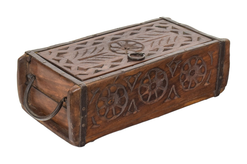 Sanu Babu Truhlička, ručně vyřezávaná, antik patina, 31x14x9cm