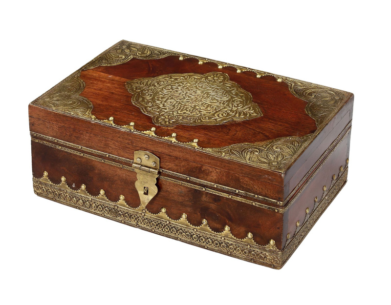 Sanu Babu Dřevěná truhlička zdobená mosazným kováním, 28x18x10cm