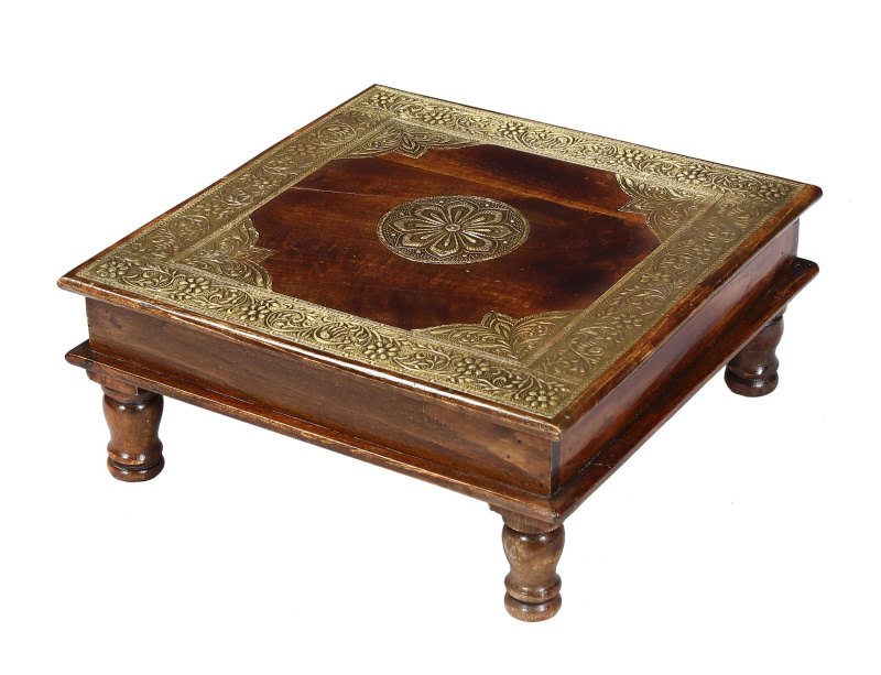 Sanu Babu Malý stolek z mangového dřeva zdobený mosazí, 38x38x15cm