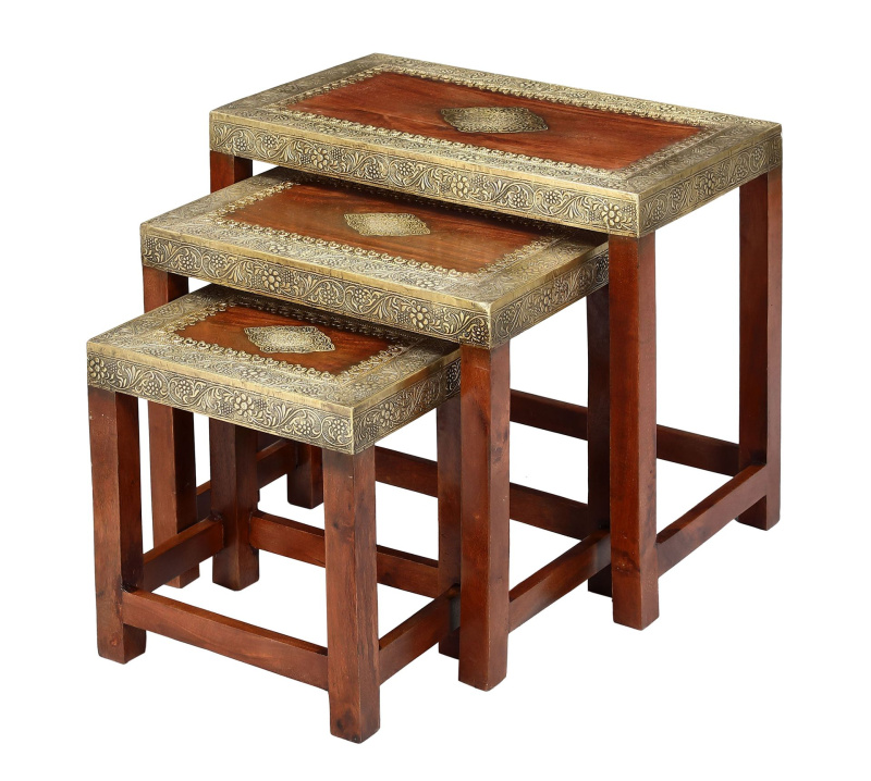 Sanu Babu Set 3 stoliček z mangového dřeva, zdobené mosazí, 61x36x53cm