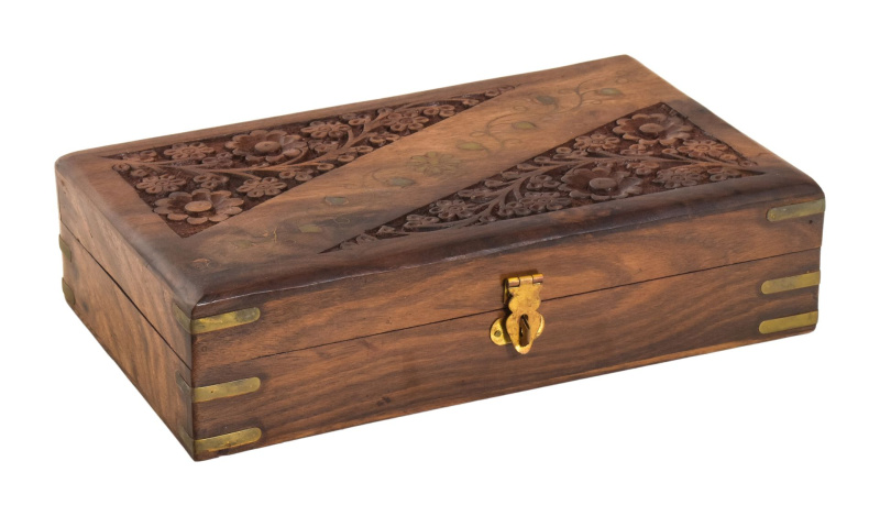 Sanu Babu Šperkovnice ze dřeva, ručně vyřezávaná, mosazná intarzie, 26x16x7cm (0G)