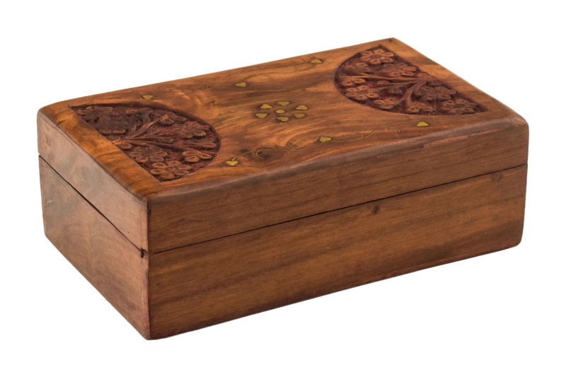 Sanu Babu Šperkovnice ze dřeva, ručně vyřezávaná, mosazná intarzie, 21x13x7cm (1K)
