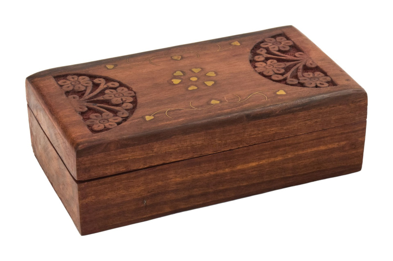 Sanu Babu Šperkovnice ze dřeva, ručně vyřezávaná, mosazná intarzie, 16x9x5cm (1N)