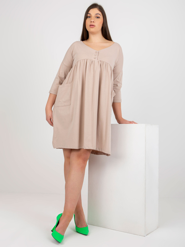 Šaty Plus Size RV-SK-8529.37P RELEVANCE Barva: Béžová, Velikost: UNI