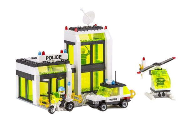 31CH11019 Cheva 19 - Policejní stanice - krabice - poškozený obal