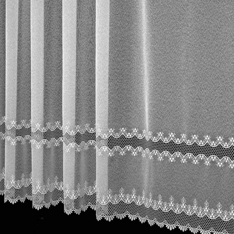Českomoravská textlní záclona sablé V109 vyšívaná mřížka, s bordurou, bílá, výška 160cm ( v metráži)