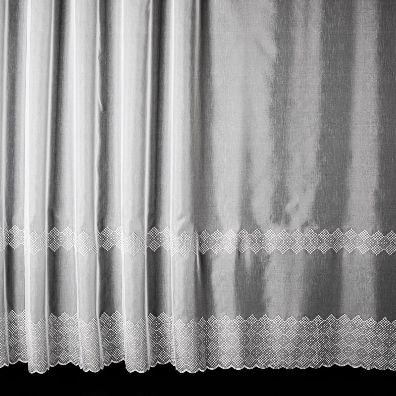 Rand voálová záclona 8634-2B vyšívané kosočtverce v pruzích, s bordurou, bílá, výška 175cm (v metráži)
