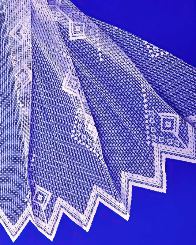 Českomoravská textilní žakárová záclona V901 geometrický vzor, bílá, výška 250cm (v metráži)