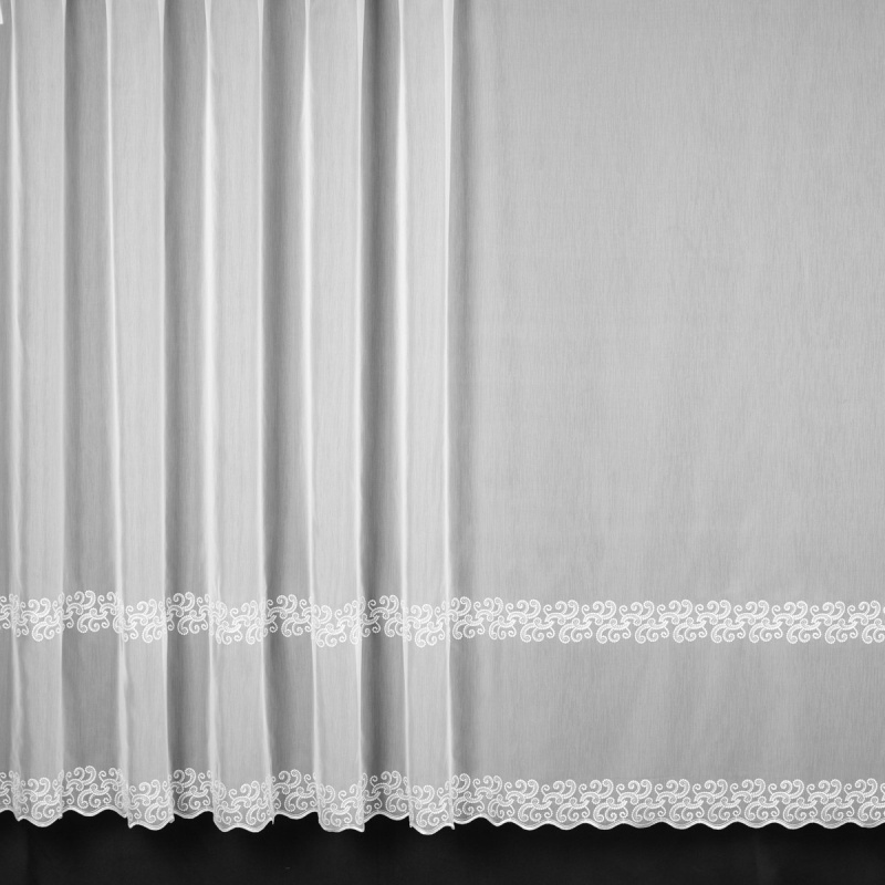 Berk voálová záclona PETRA, vyšívané ornamenty v proužcích, s bordurou, bílá, výška 175cm ( v metráži)