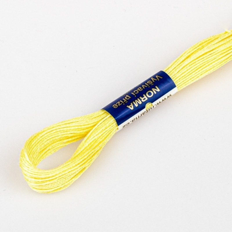 Niťárna Vyšívací příze NORMA / BAVLNKA 1132 kopretinová žlutá, jednobarevná, 1,5g/15m