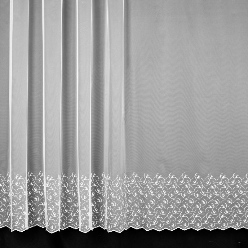 Mantis Tylová záclona 567/601, vyšívané květinky s ornamenty, s bordurou, bílá výška 140cm ( v metráži)t