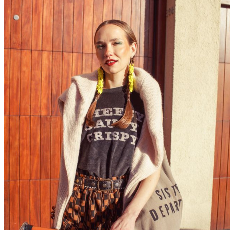 SISTERS DEPARTMENT Dámské tričko - Faded black  "cheesy saucy crispy" Velikost: S