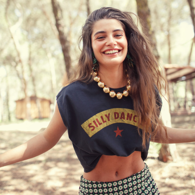 SISTERS DEPARTMENT Dámské tričko black - Silly dancer Velikost: L