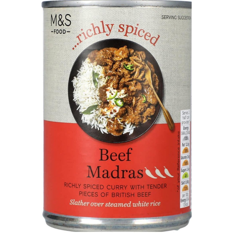 Marks & Spencer Kousky hovězího masa v pikantní curry omáčce s rajčaty, cibulí a kokosem