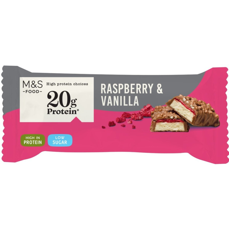Marks & Spencer Proteinová tyčinka s malinovou a vanilkovou příchutí máčená v mléčné čokoládě s přidaným sladidlem