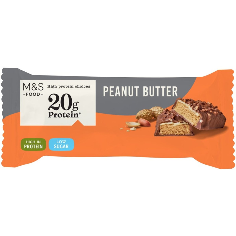 Marks & Spencer Proteinová tyčinka s příchutí arašídového krému máčená v mléčné čokoládě s přidaným sladidlem