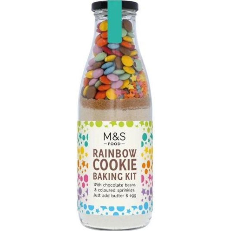 Marks & Spencer Směs na sušenky s čokoládovým dražé a barevným cukrářským zdobením