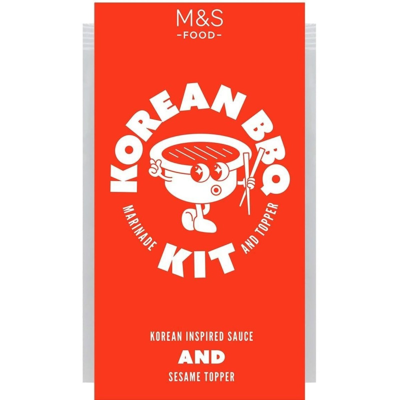 Marks & Spencer Sáček grilovací omáčky s rýžovým vínem mirin, bílou omáčkou miso, sušeným česnekem a sušenými chilli papričkami a sáček se směsí sezam