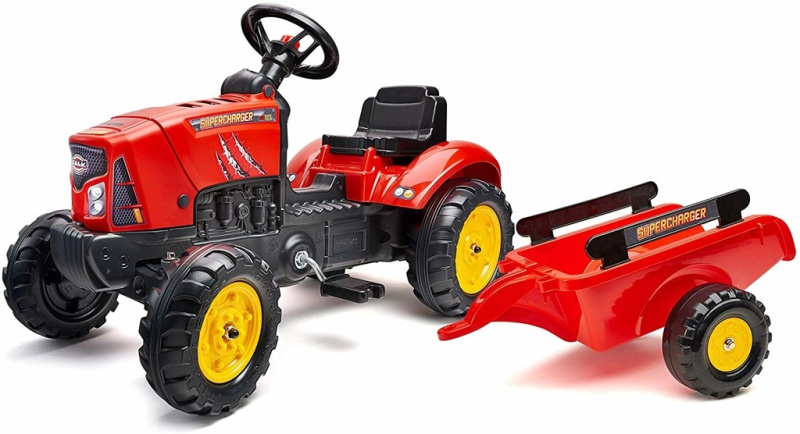 Traktor s odnímatelnou přípojnicí a otevíracím motorem