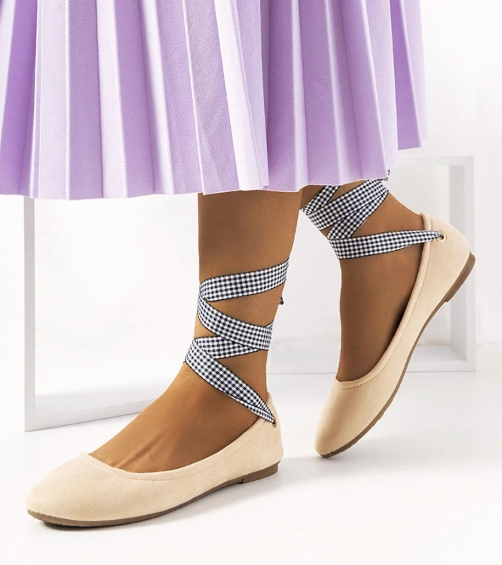 Gemre Beige ballet flats with a bow Acro