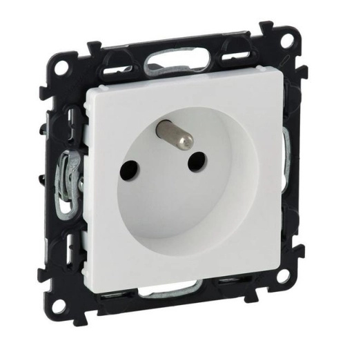 Legrand Zásuvka Valena Life 2P + T, 16 A - 250 V, bílá