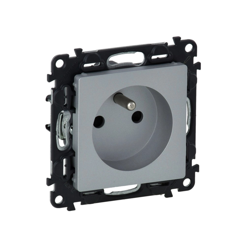 Legrand Zásuvka Valena Life 2P + T, 16 A - 250 V, hliníková