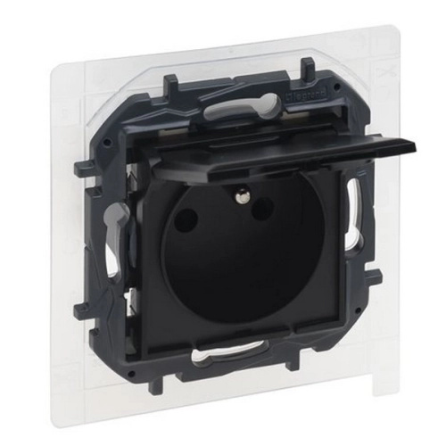 Legrand Niloé Step zásuvka IP44 černá 863536B
