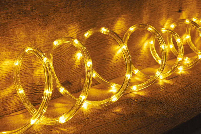 Fééric Lights and Christmas Světelná vnější girlanda ve tvaru spirály, 432 LED, teplá bílá barva světla žlutá