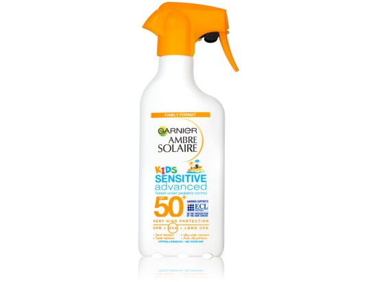 Garnier Ambre Solaire Sensitive Advanced ochranný sprej pro děti SPF 50+ 270 ml