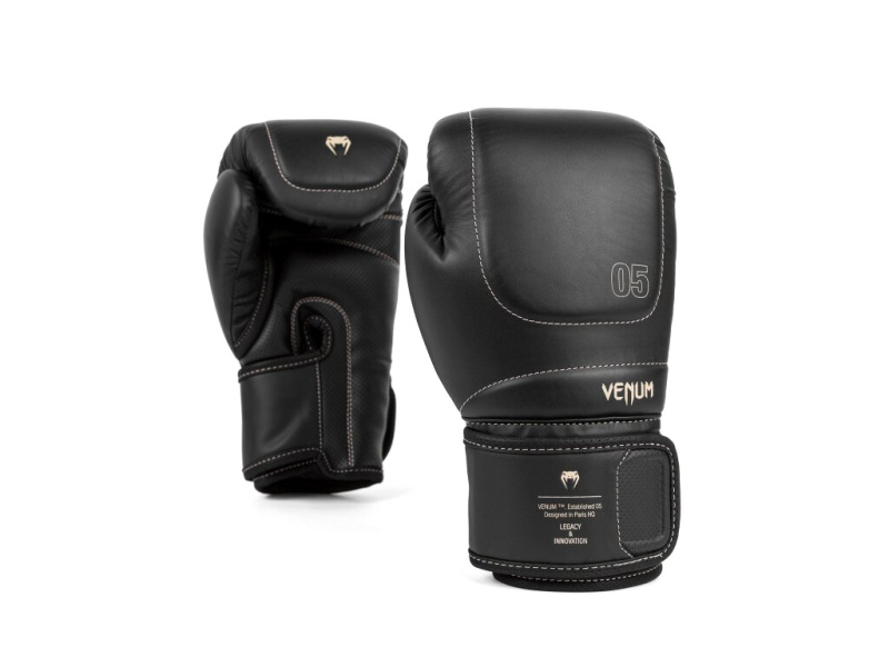 VENUM Impact Evo Boxing Gloves - Black Velikost: 10oz