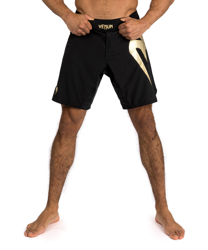 Venum Light 5.0 Fight Shorts - Black/Gold Velikost: XL