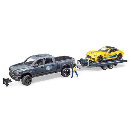 Bruder Terénní auto RAM se sportovním vozem a figurkou