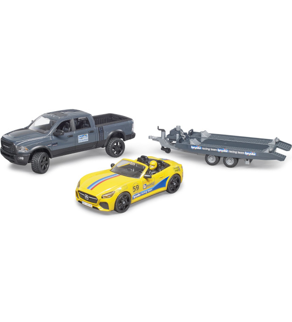 Bruder Terénní auto RAM se sportovním vozem a figurkou