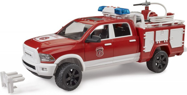 Bruder RAM 2500 Hasičský vůz se světelným a zvukovým majákem