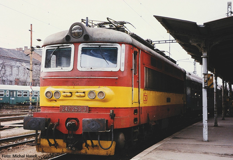 Piko Elektrická lokomotiva Rh 242 Plecháč ČSD V – 47483