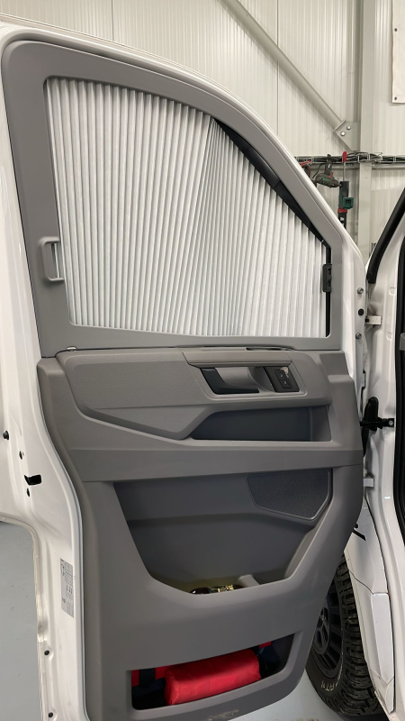 Zatemňovací roleta REMIS přední boční okna VW Crafter a MAN TGE