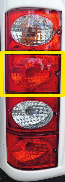 Zadní brzdové světlo s bočními obrysovými světly a odrazkou Jokon červené