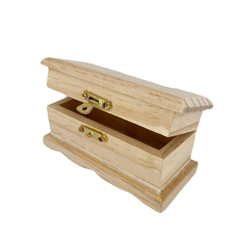 Dřevěná krabička obdélníková s vyřezávaným podstavcem 12x5,3x6cm